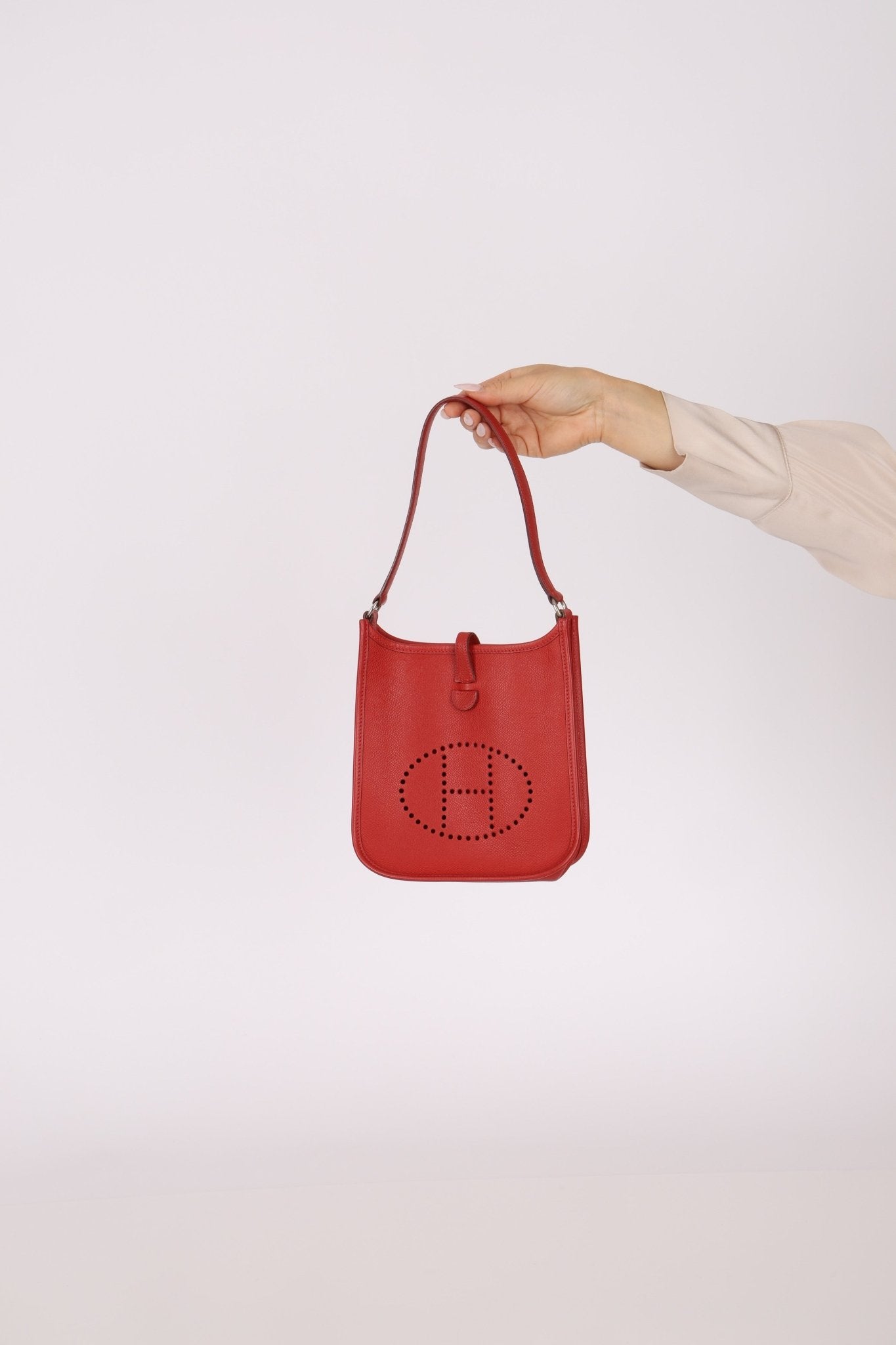 Rare Hermès 2005 Rouge Casaque Epsom Evelyne Short Strap TPM PHW - FashioNica