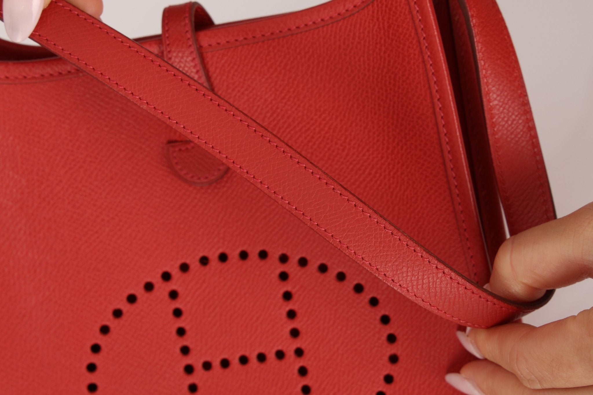 Rare Hermès 2005 Rouge Casaque Epsom Evelyne Short Strap TPM PHW - FashioNica