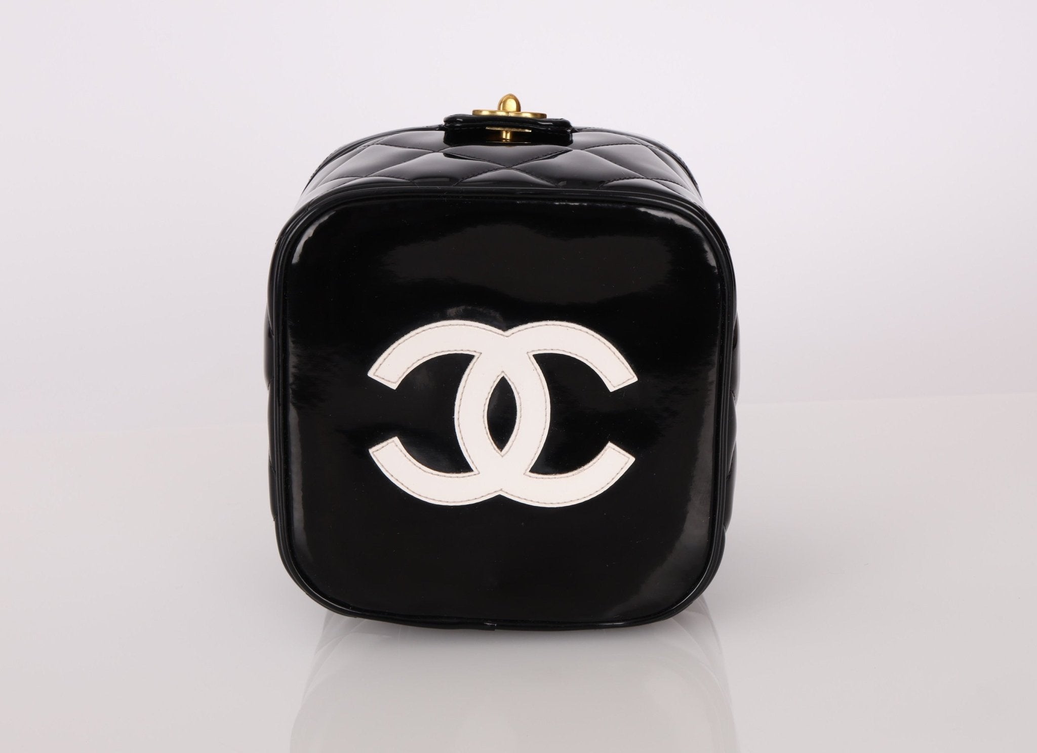 Ultra - Rare Chanel 1995 Patent Heart Mirror Barbie Turnlock Vanity - FashioNica