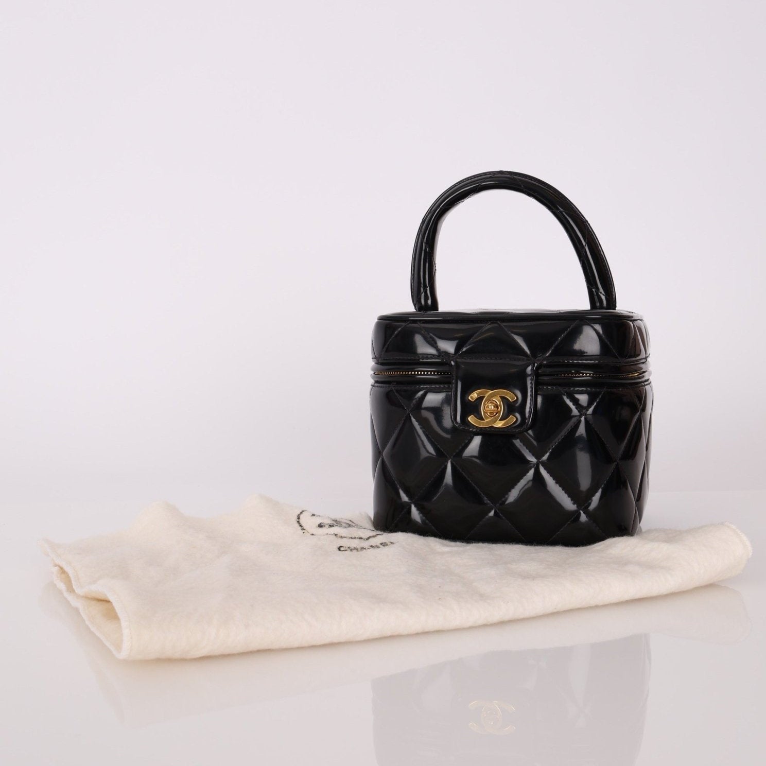 Ultra - Rare Chanel 1995 Patent Heart Mirror Barbie Turnlock Vanity - FashioNica