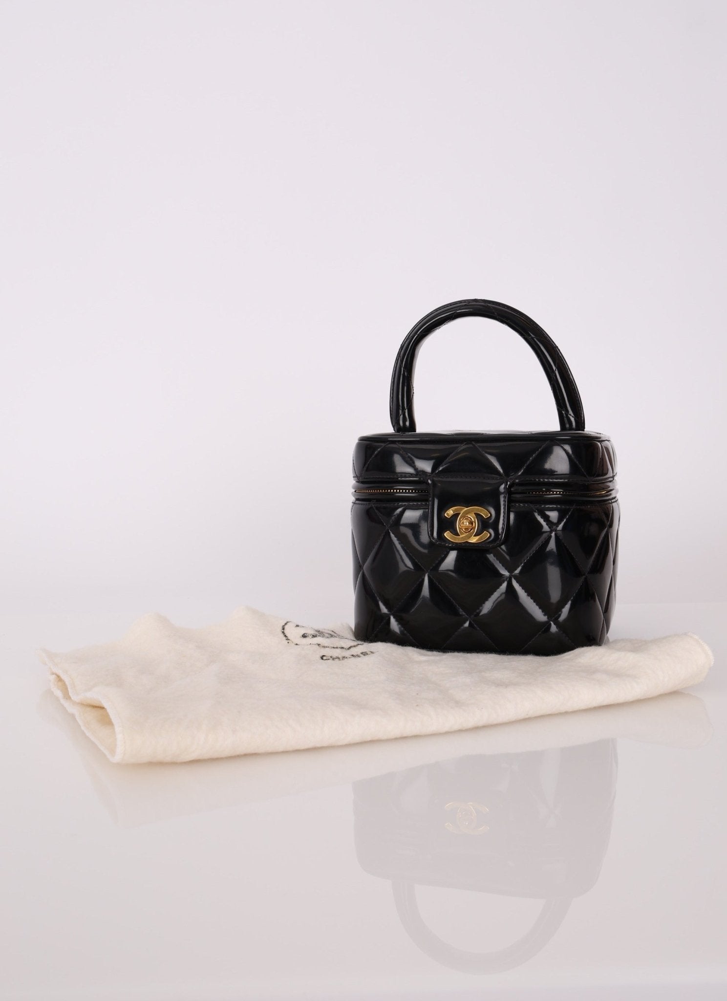 Ultra - Rare Chanel 1995 Patent Heart Mirror Barbie Turnlock Vanity - FashioNica