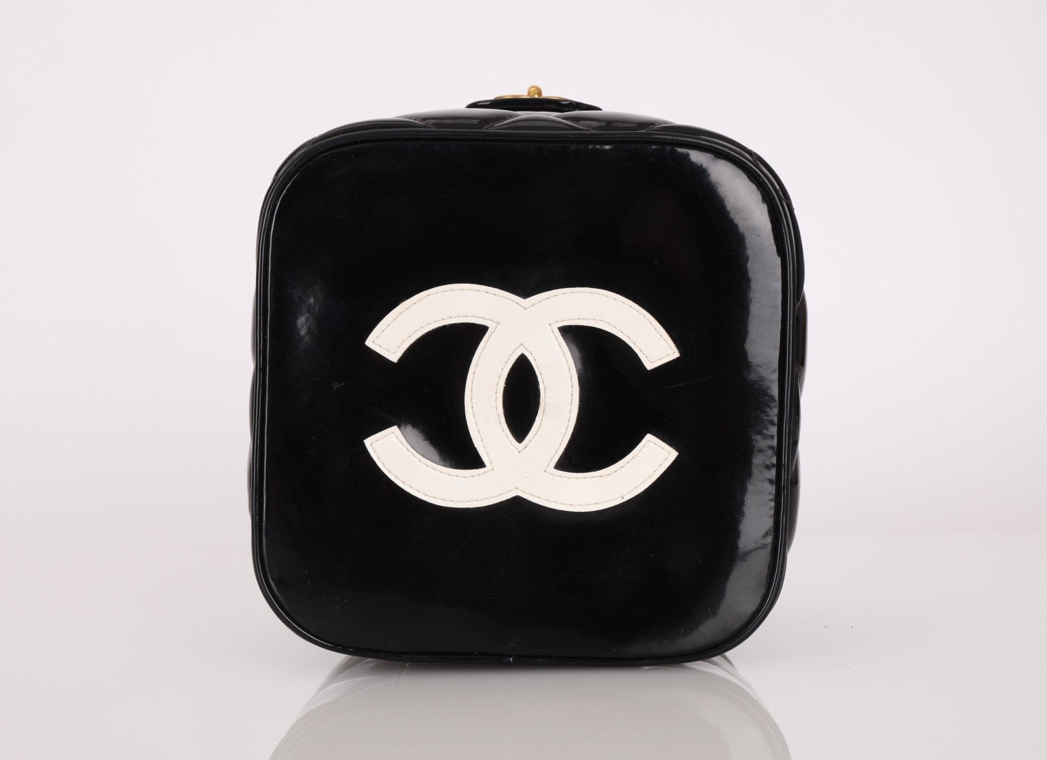 Ultra - Rare Chanel 1995 Patent Heart Mirror Turnlock Vanity 24K GP - FashioNica