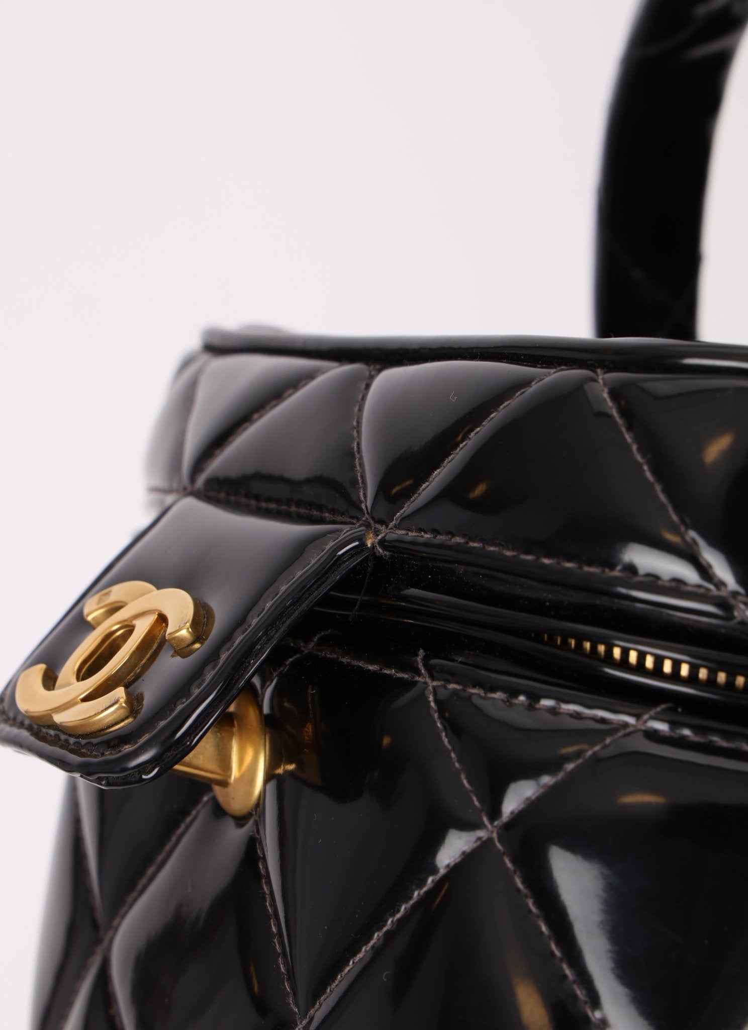 Ultra - Rare Chanel 1995 Patent Heart Mirror Turnlock Vanity 24K GP - FashioNica