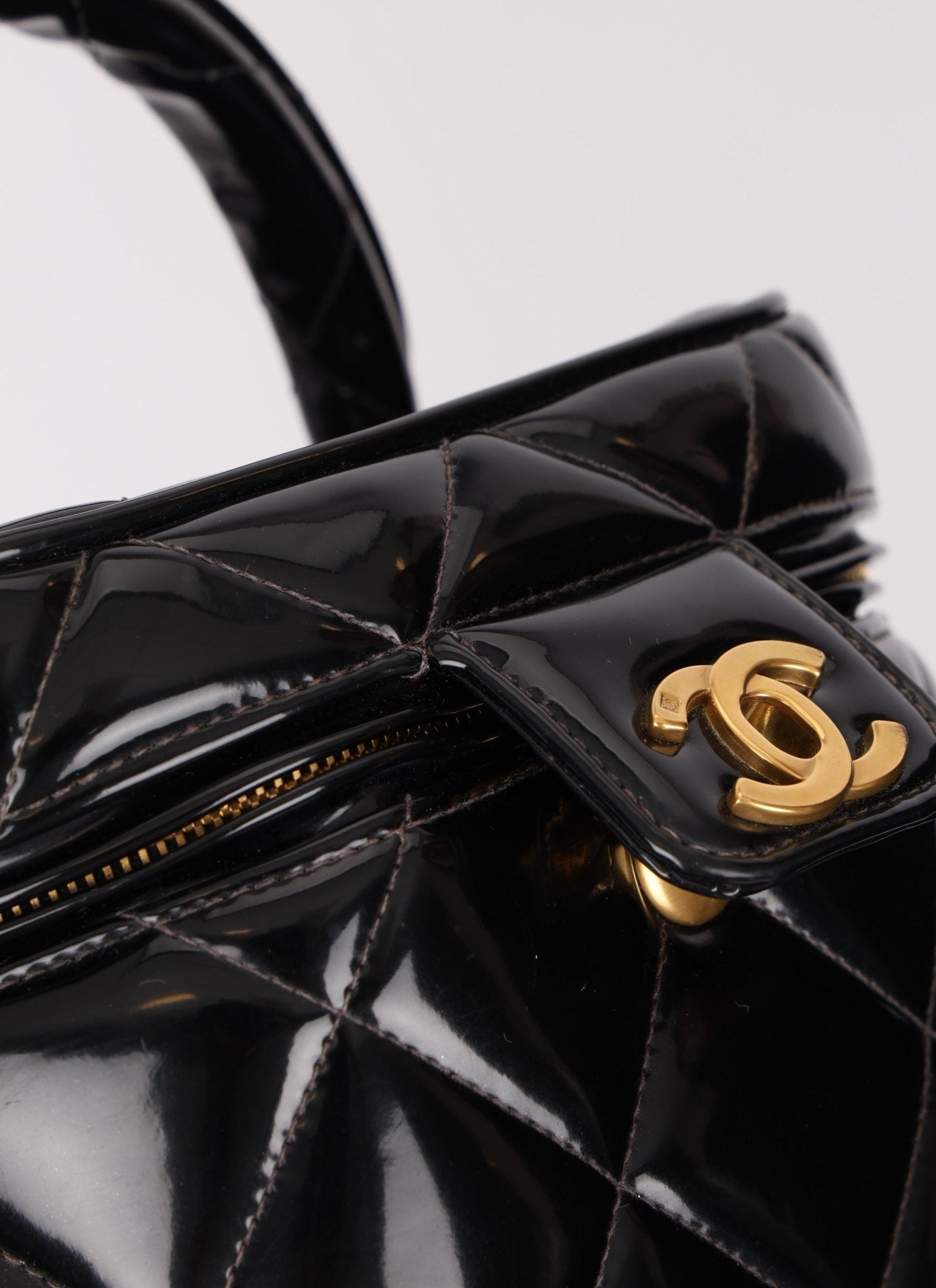 Ultra - Rare Chanel 1995 Patent Heart Mirror Turnlock Vanity 24K GP - FashioNica