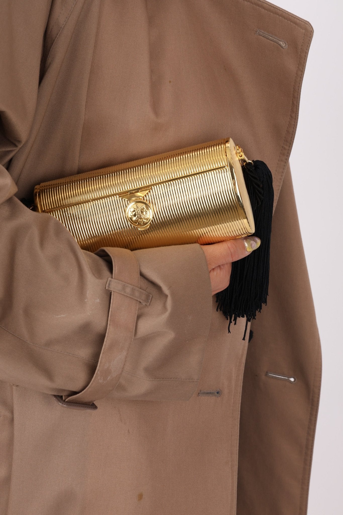 Ultra - Rare Fendi 1960s Gold Roma Coin Clasp Clutch - FashioNica