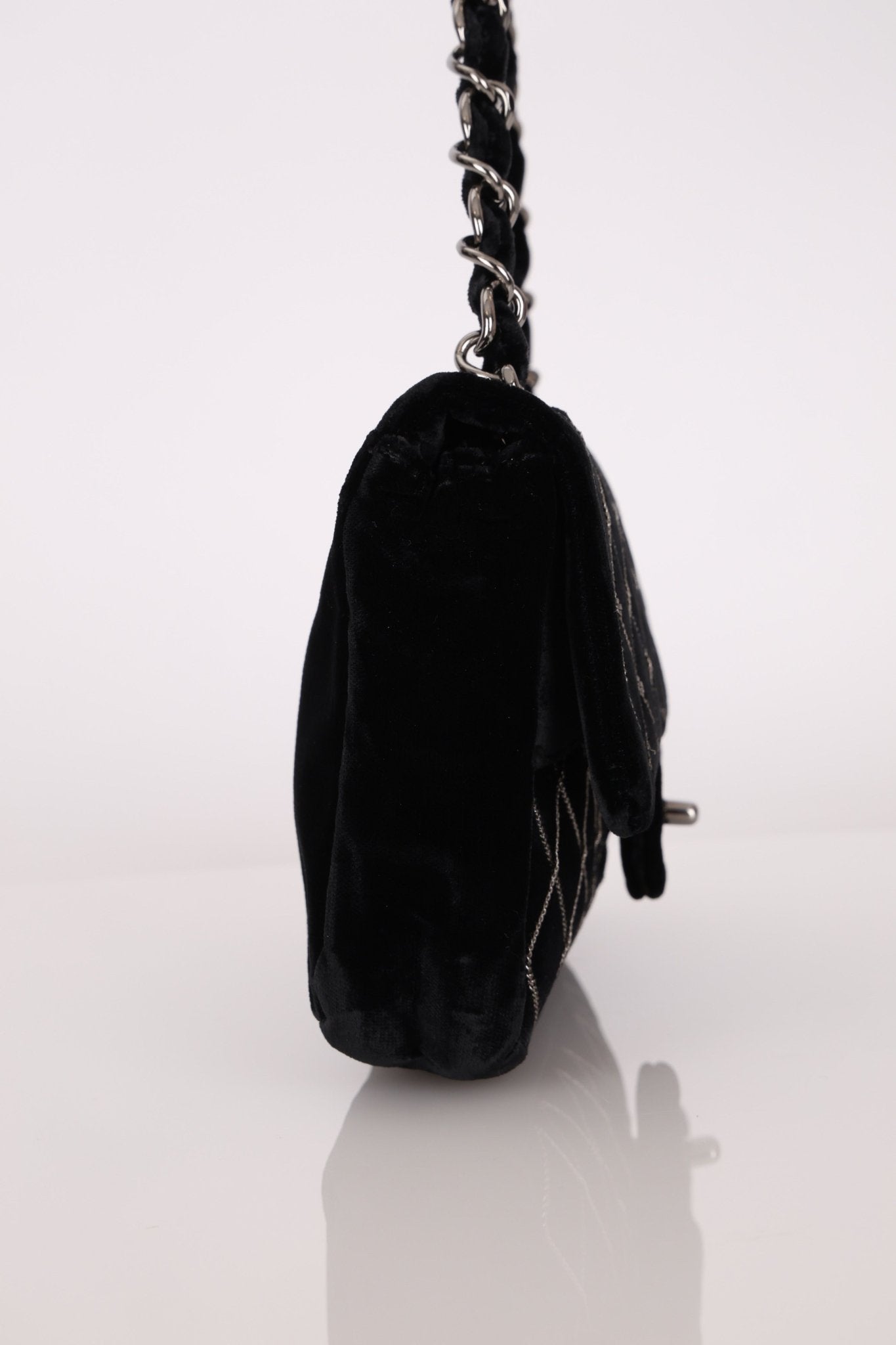 Ultra - Rare Runway Chanel 2004 Velvet East West Chain Stitch Single Flap - FashioNica