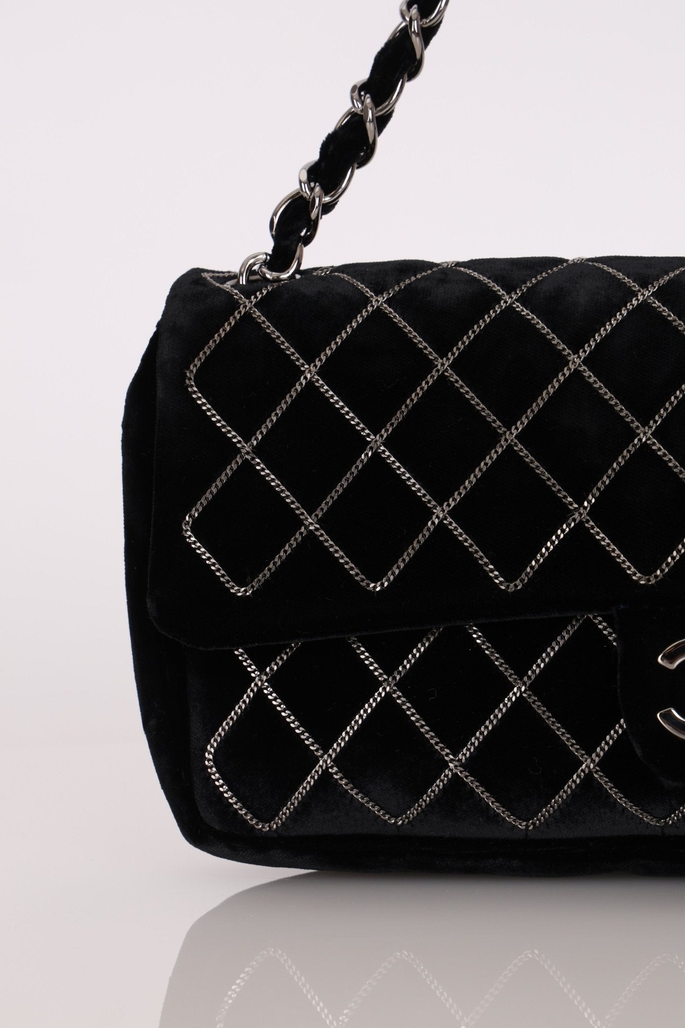 Ultra - Rare Runway Chanel 2004 Velvet East West Chain Stitch Single Flap - FashioNica