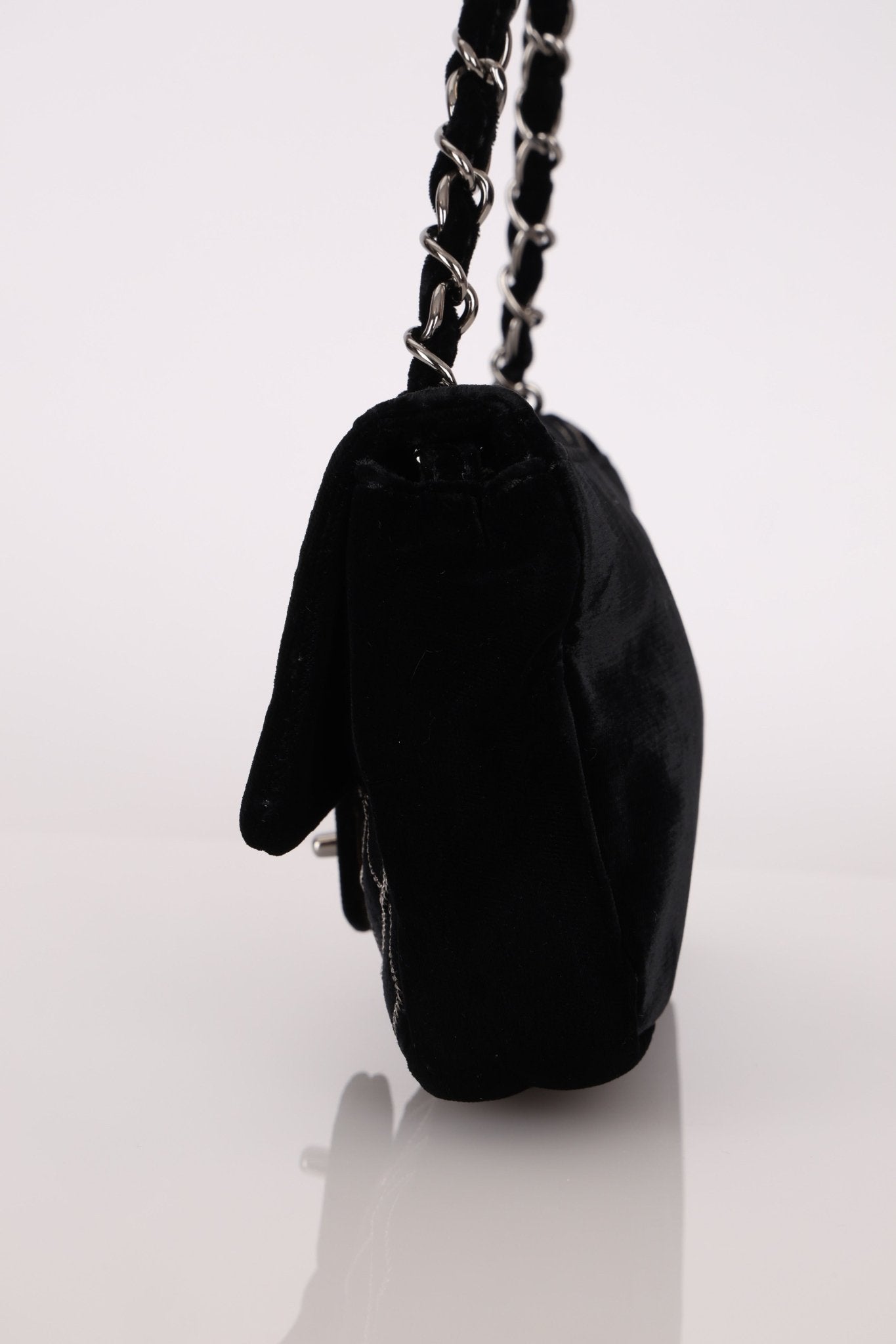 Ultra - Rare Runway Chanel 2004 Velvet East West Chain Stitch Single Flap - FashioNica