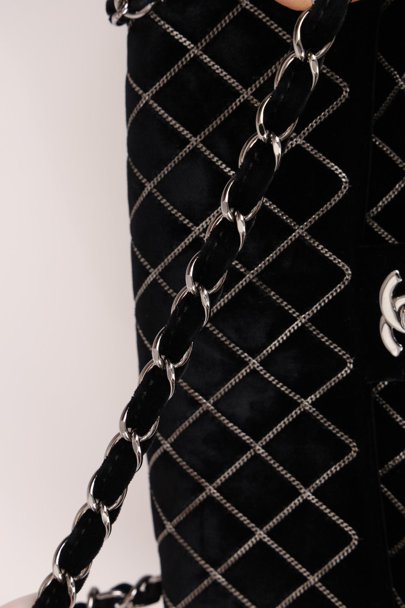 Ultra - Rare Runway Chanel 2004 Velvet East West Chain Stitch Single Flap - FashioNica
