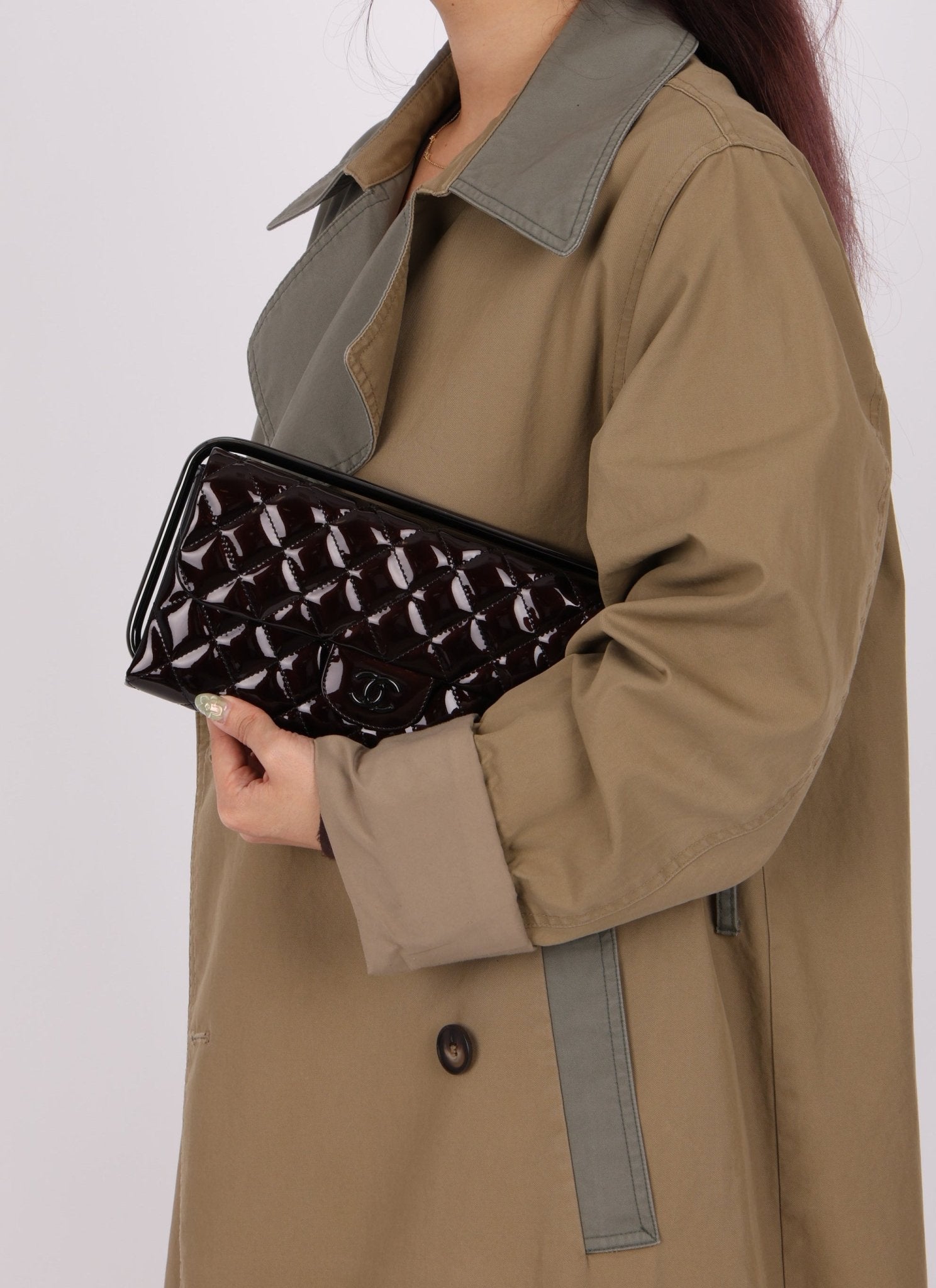 Ultra - Rare Runway Chanel 2014 Chocolate Patent Metal Handle Clutch - FashioNica