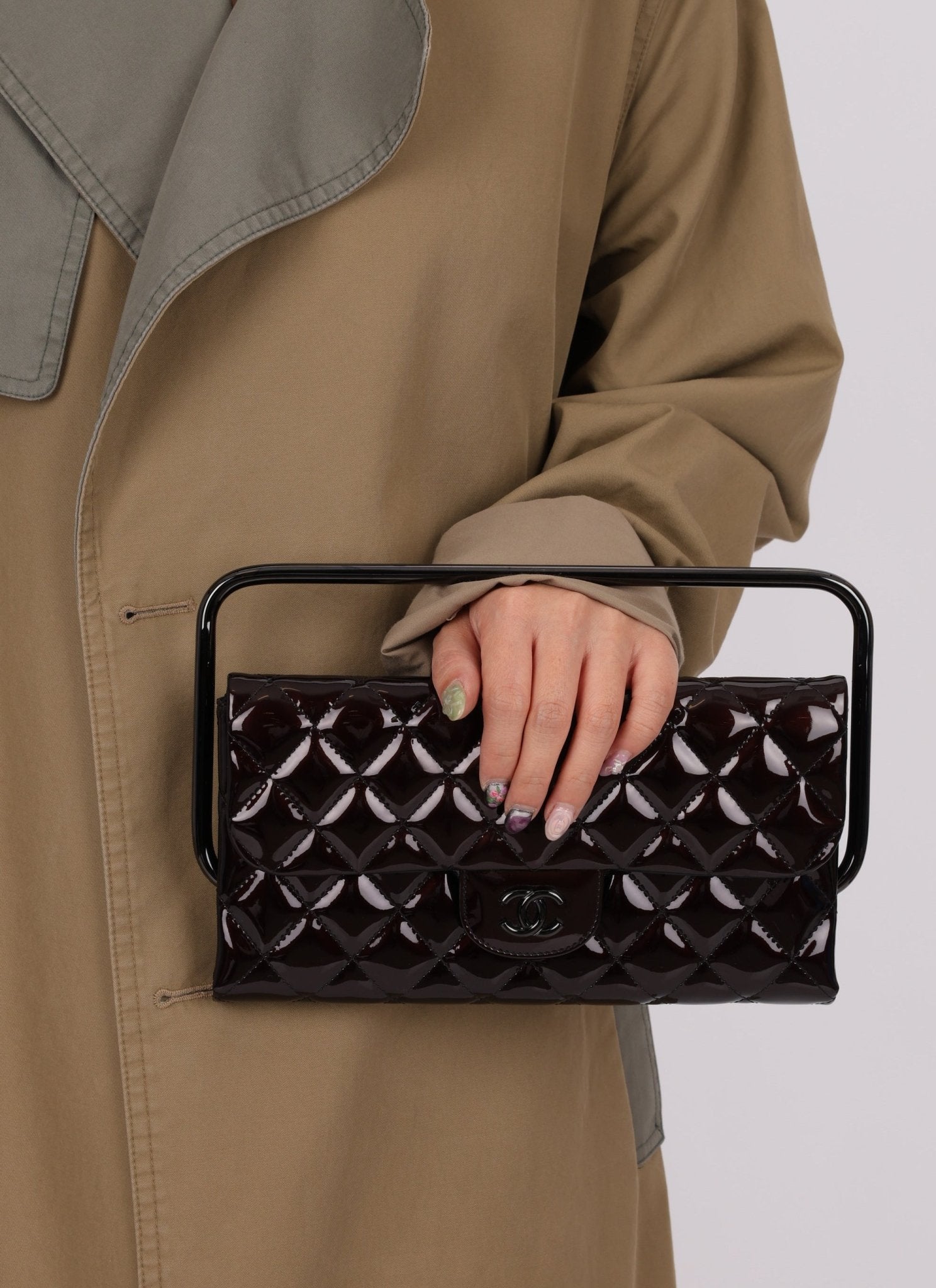 Ultra - Rare Runway Chanel 2014 Chocolate Patent Metal Handle Clutch - FashioNica