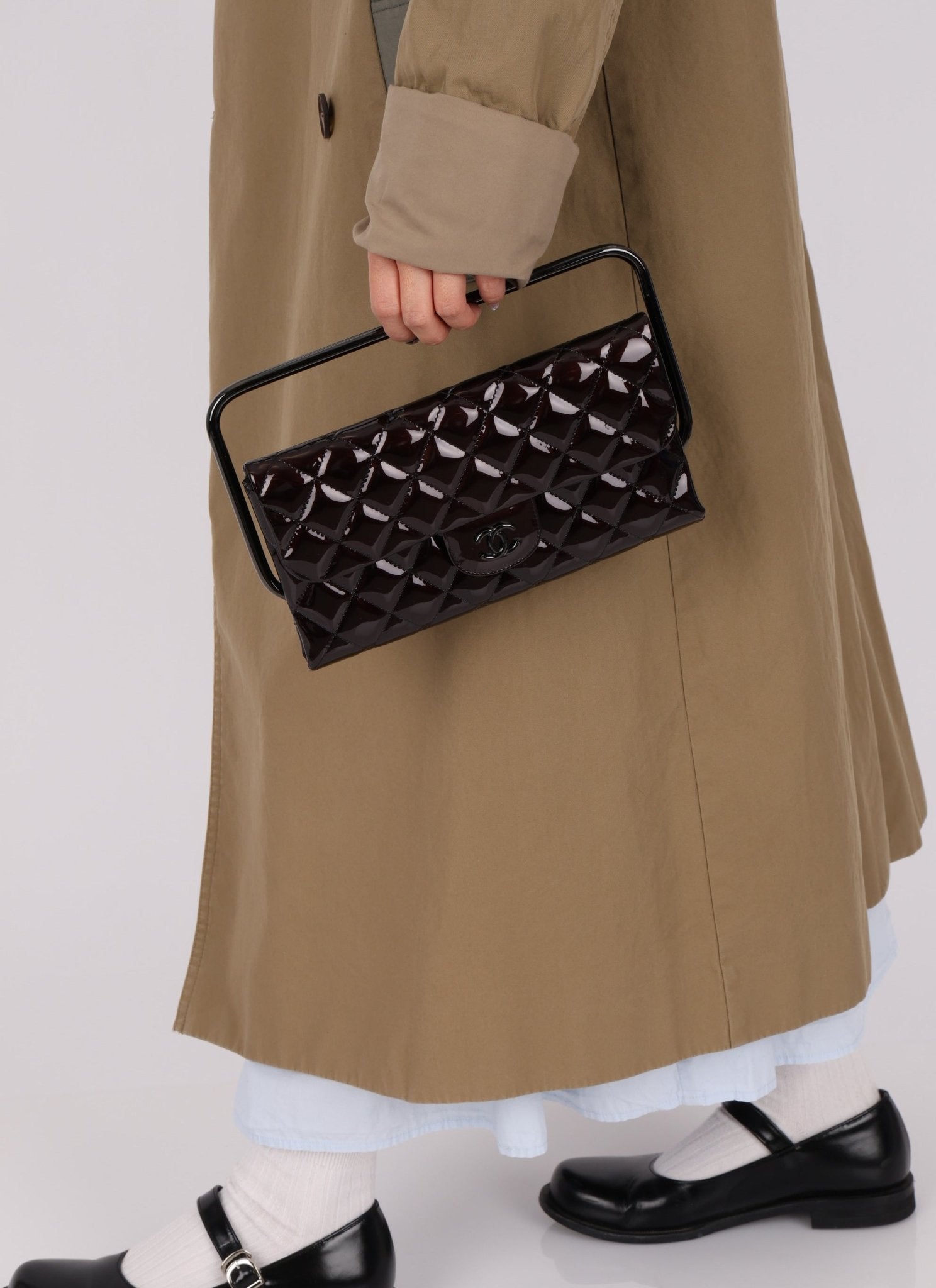 Ultra - Rare Runway Chanel 2014 Chocolate Patent Metal Handle Clutch - FashioNica