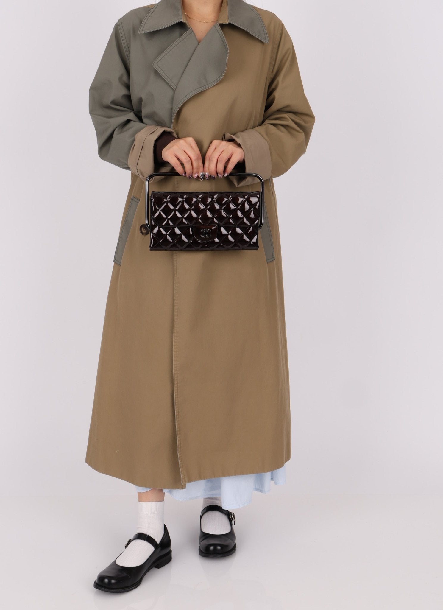 Ultra - Rare Runway Chanel 2014 Chocolate Patent Metal Handle Clutch - FashioNica