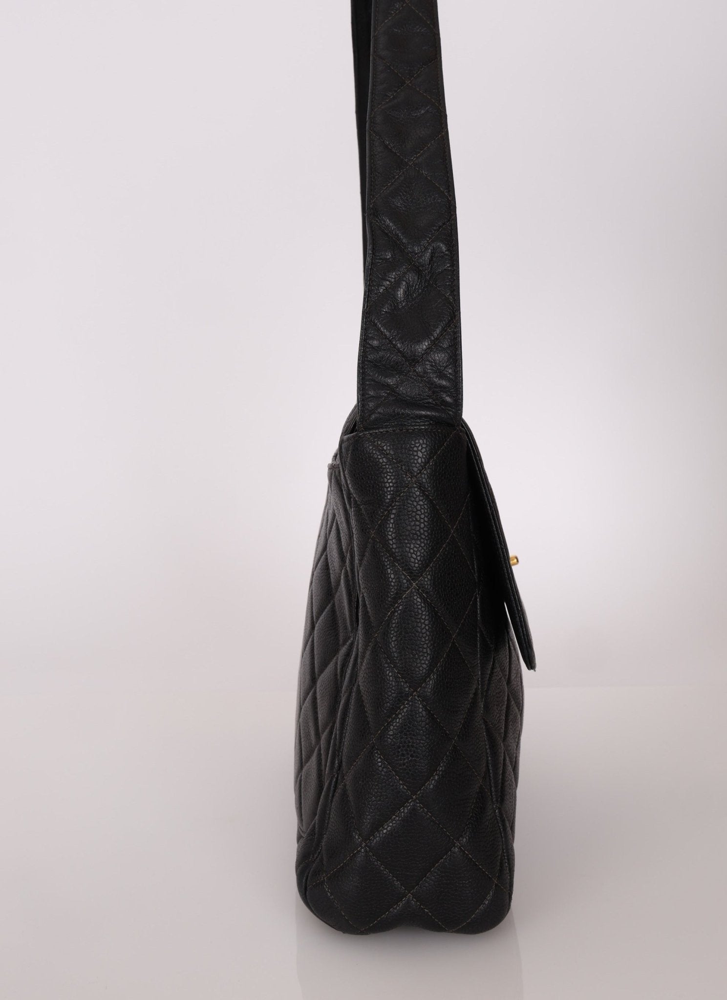 Vintage Chanel 1996 Caviar Turnlock Shoulder Bag - FashioNica