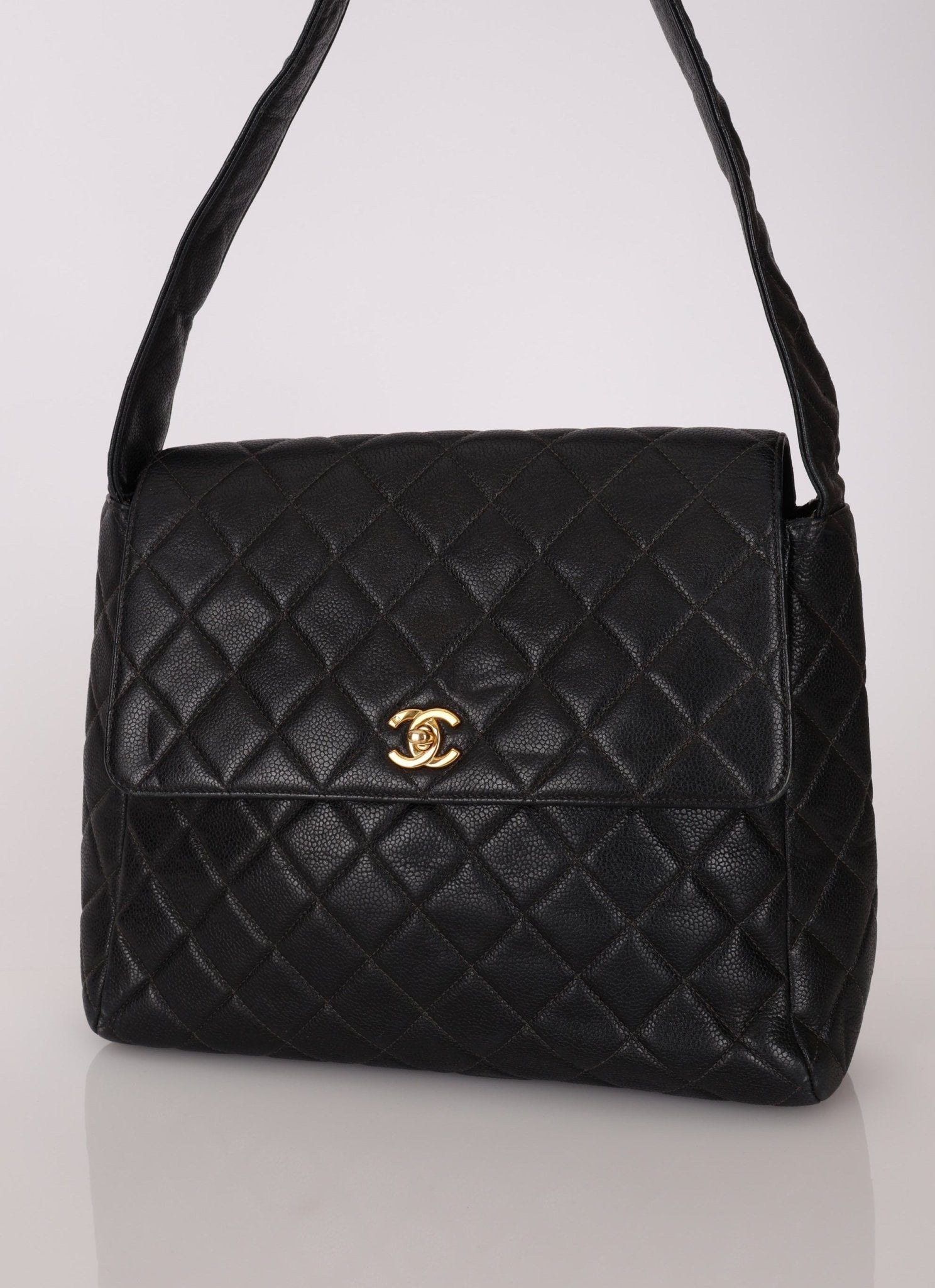 Vintage Chanel 1996 Caviar Turnlock Shoulder Bag - FashioNica