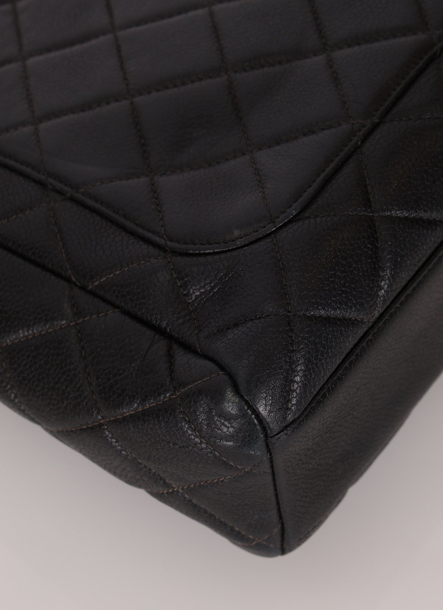 Vintage Chanel 1996 Caviar Turnlock Shoulder Bag - FashioNica