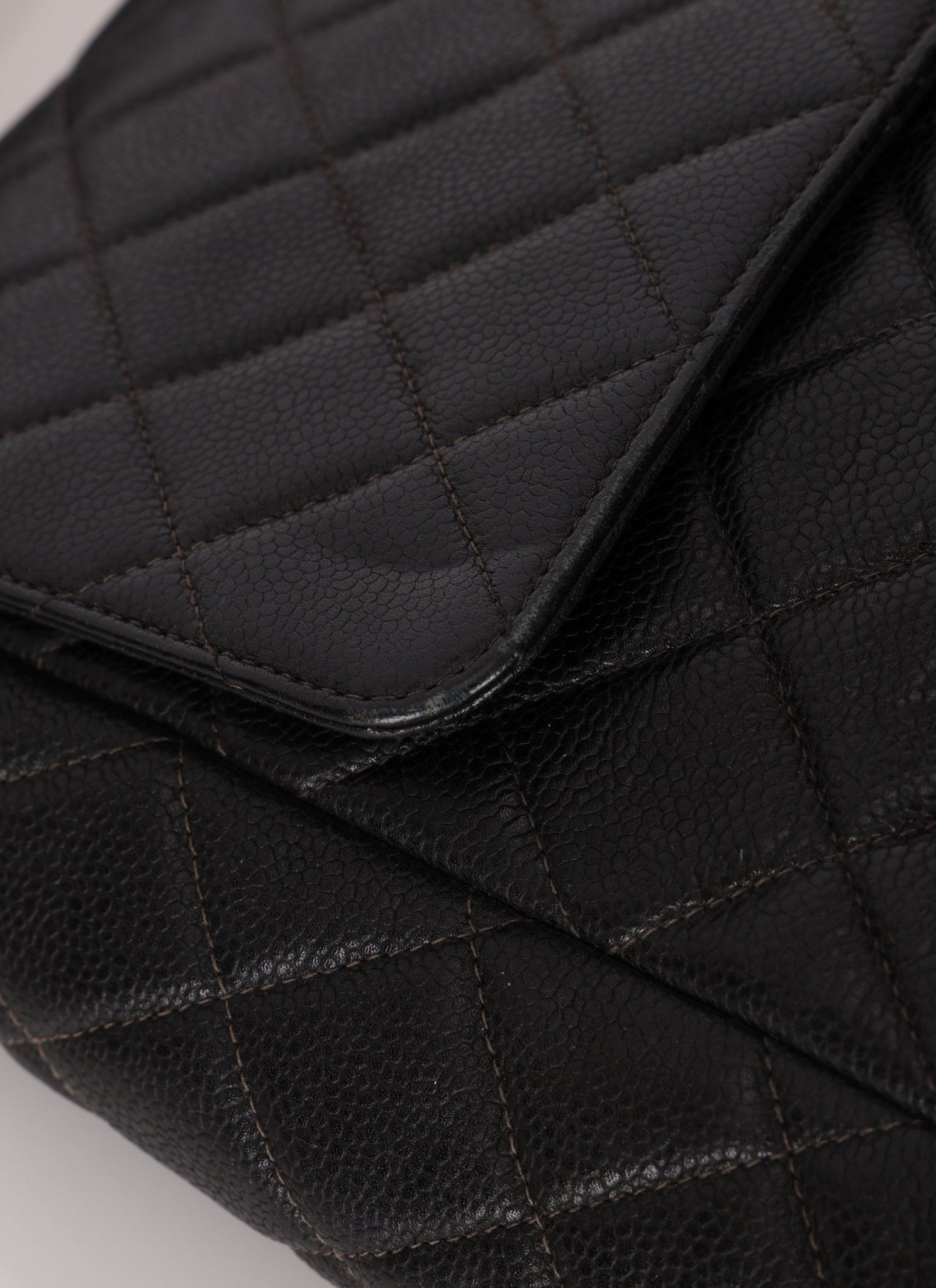 Vintage Chanel 1996 Caviar Turnlock Shoulder Bag - FashioNica