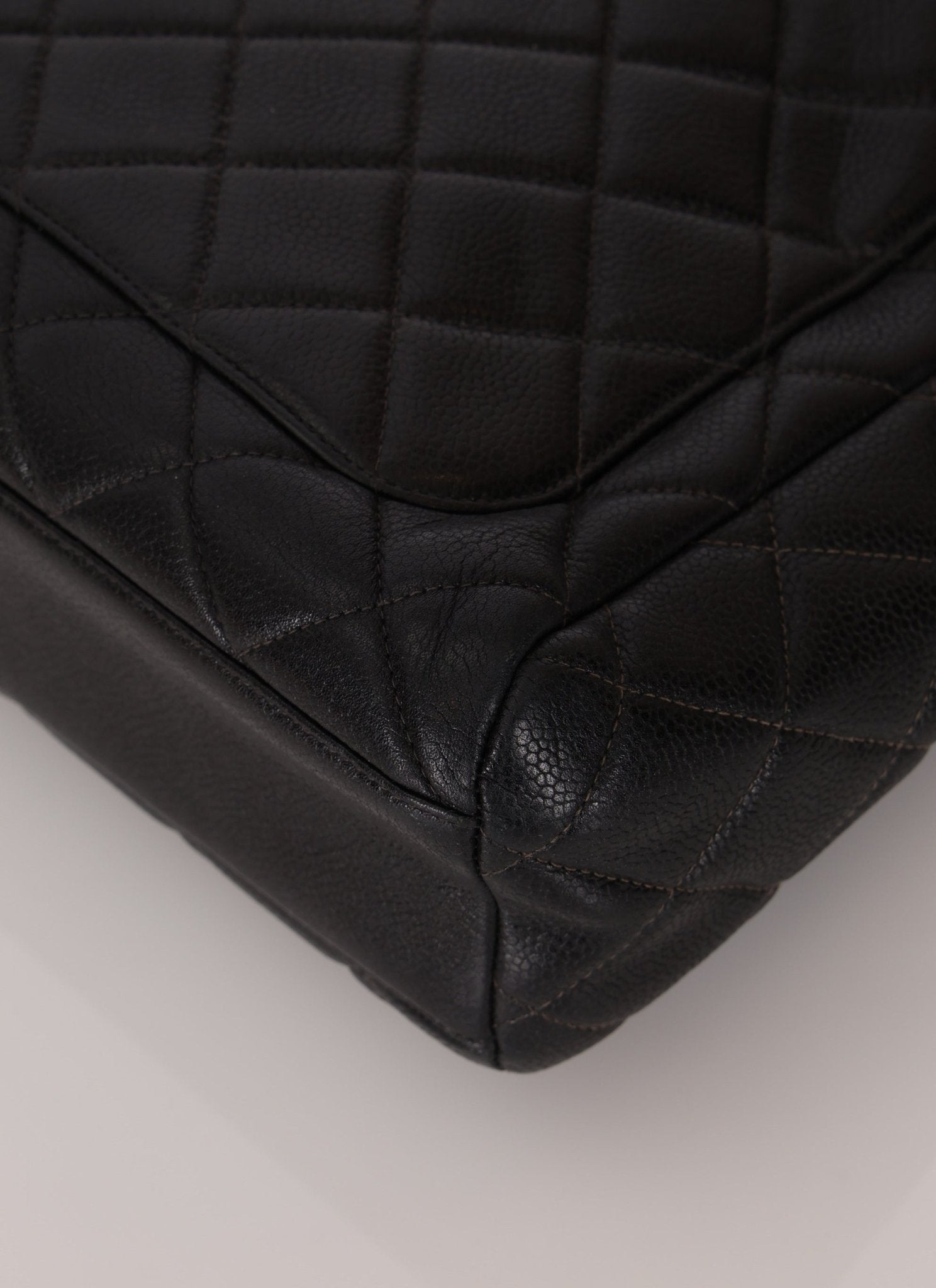 Vintage Chanel 1996 Caviar Turnlock Shoulder Bag - FashioNica