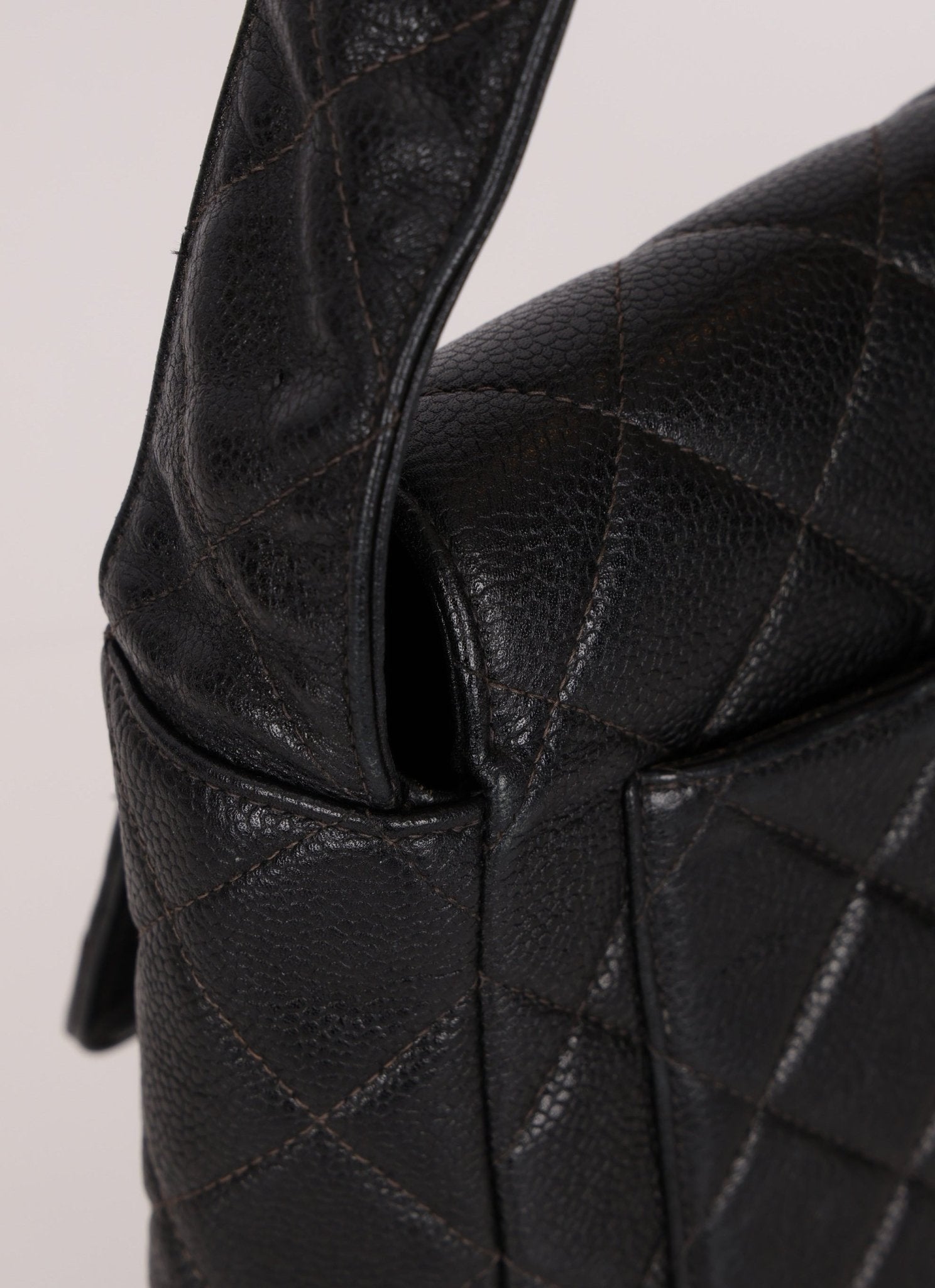 Vintage Chanel 1996 Caviar Turnlock Shoulder Bag - FashioNica