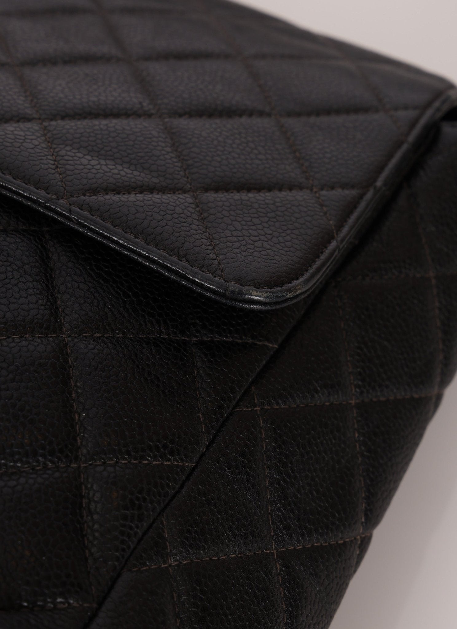 Vintage Chanel 1996 Caviar Turnlock Shoulder Bag - FashioNica