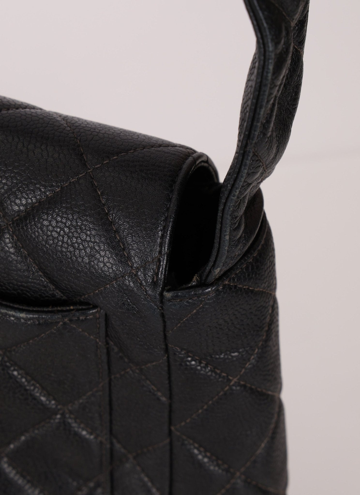 Vintage Chanel 1996 Caviar Turnlock Shoulder Bag - FashioNica