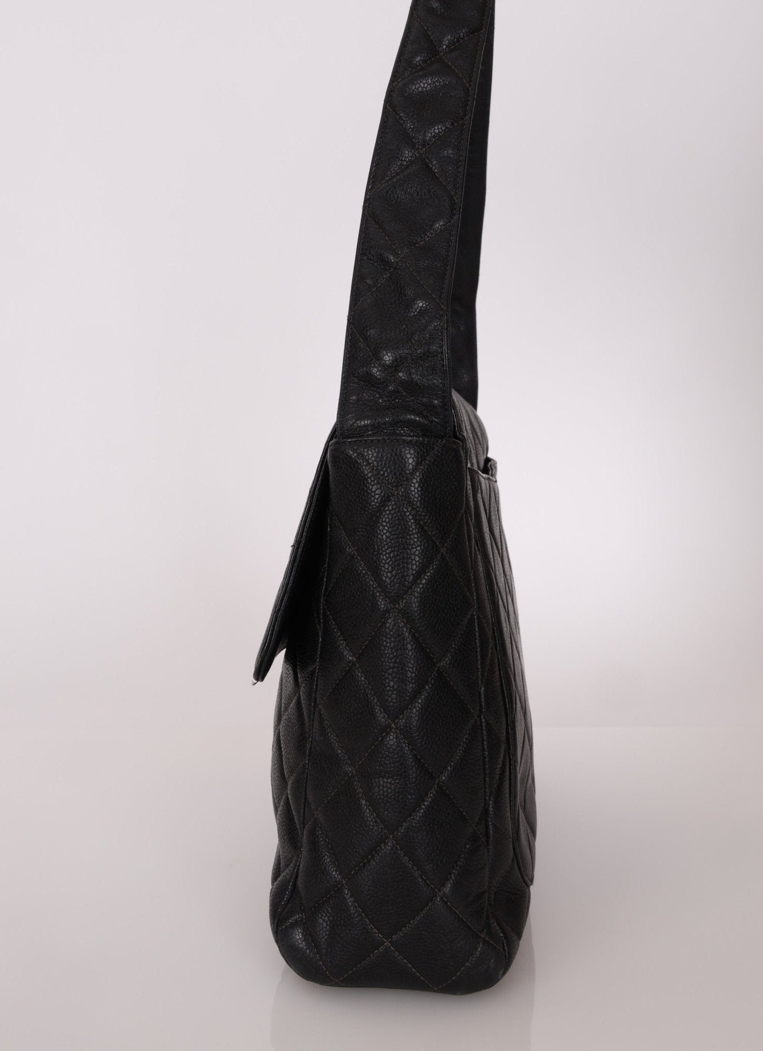 Vintage Chanel 1996 Caviar Turnlock Shoulder Bag - FashioNica